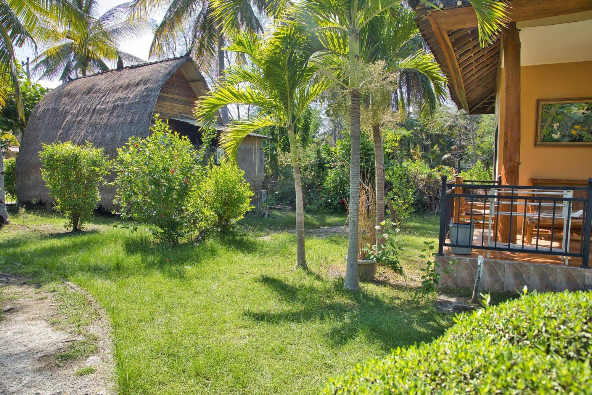 Bunga Bungalows Gili Meno Exterior photo