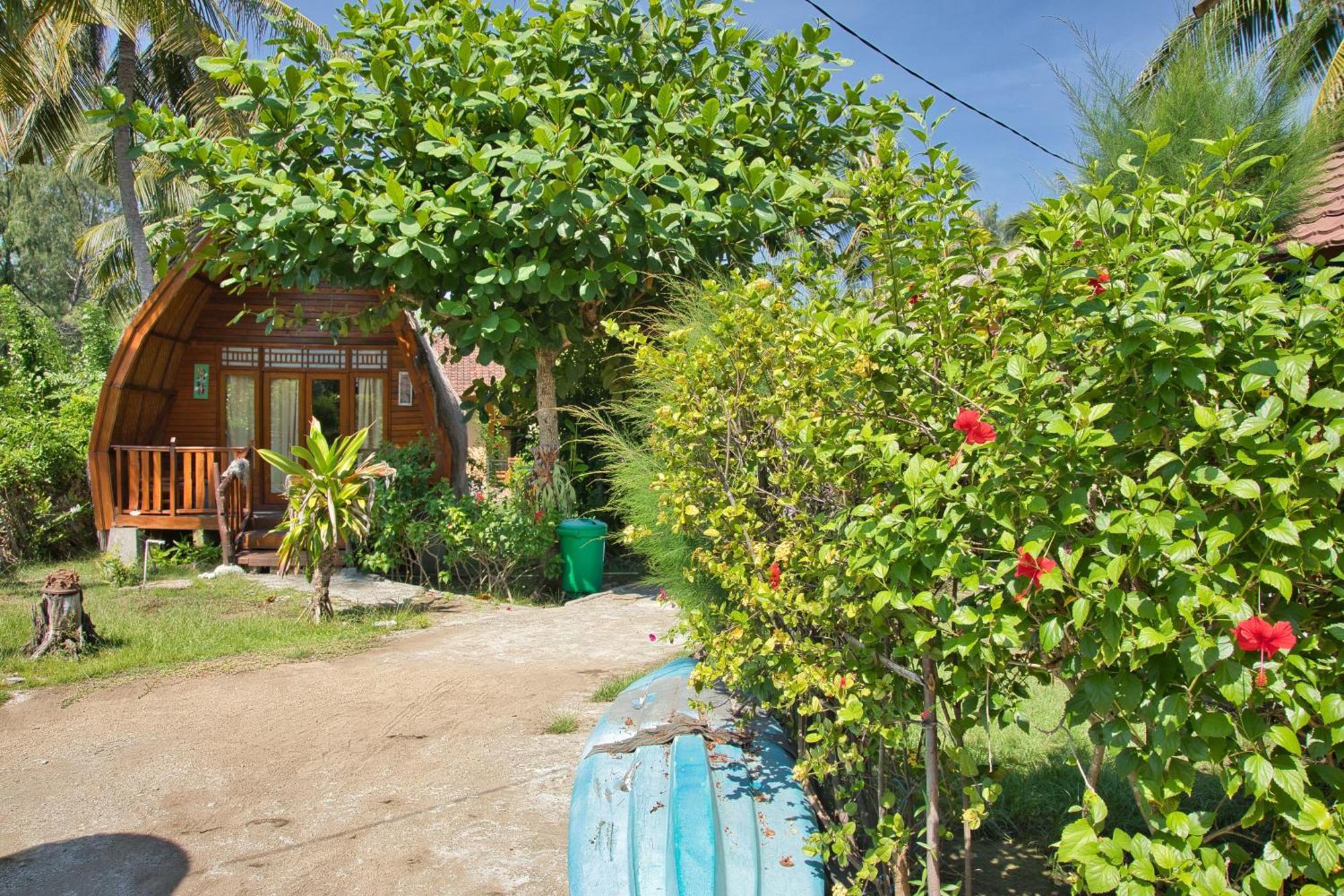 Bunga Bungalows Gili Meno Exterior photo